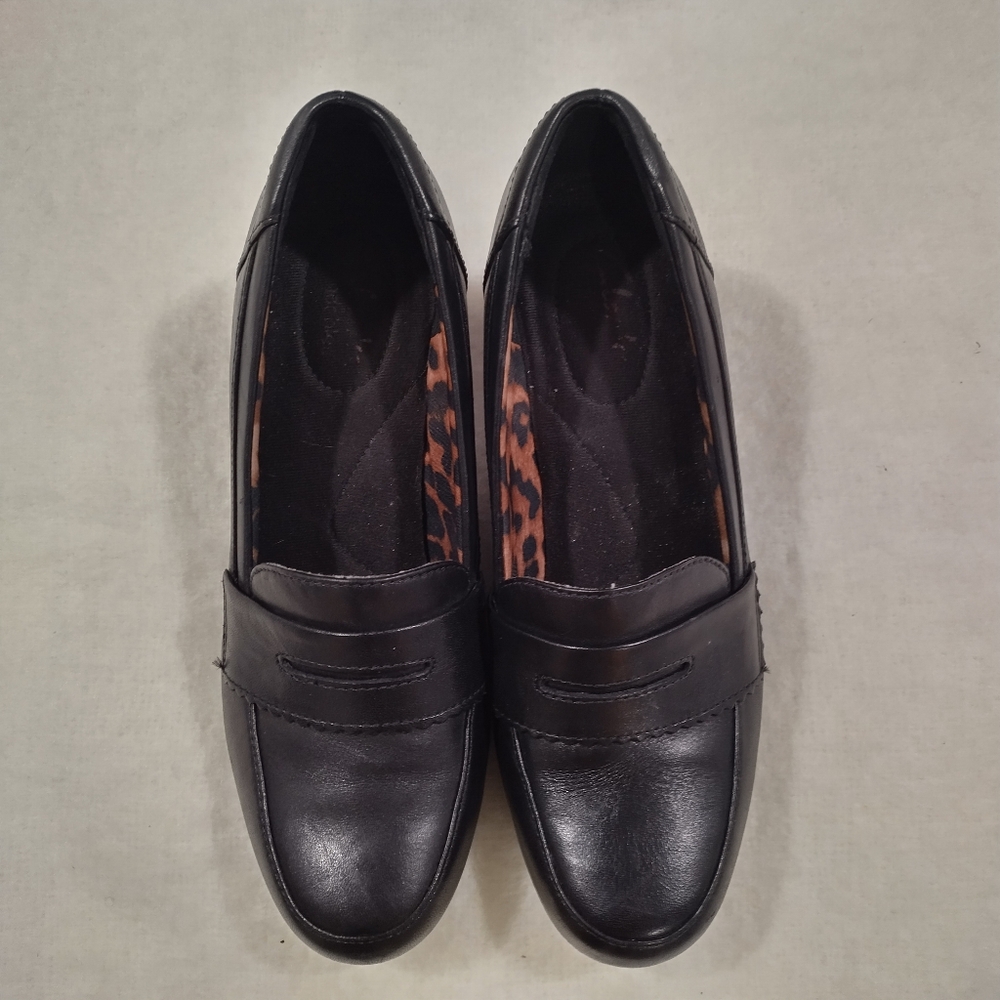 Clarks loafer heels. Size 7. Very good condition.
